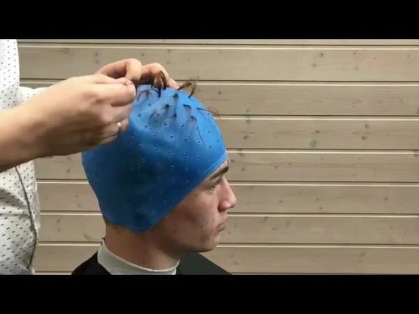 Мелирования при помощи шапочки