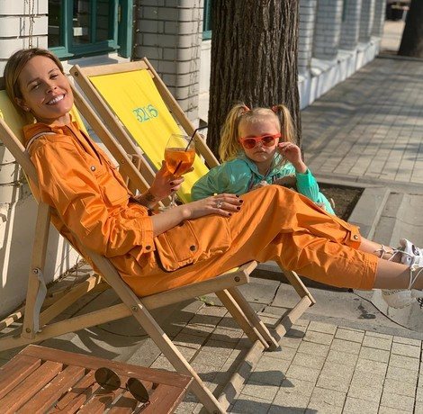 Многие подписчицы удивляются, как Мария вернула форму после рождения дочки