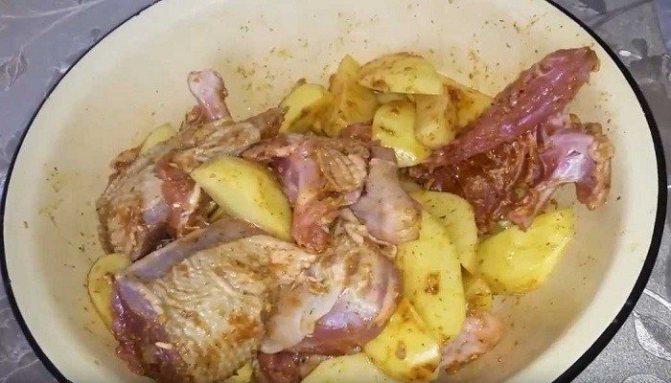 мясо и картошка со специями