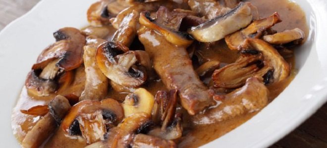 Мясо тушеное с грибами