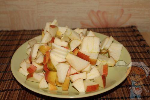 Нарезанные яблоки