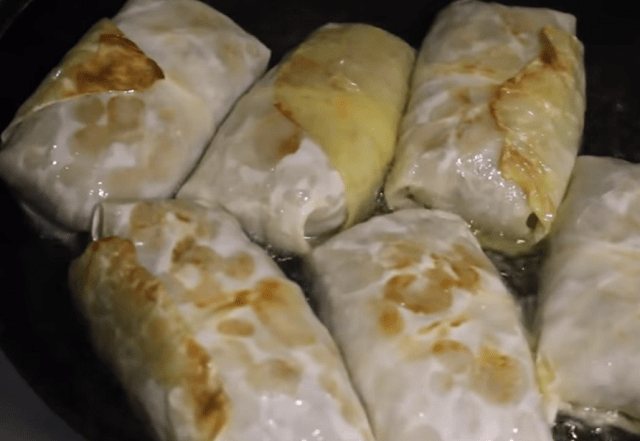 Обжариваем голубцы
