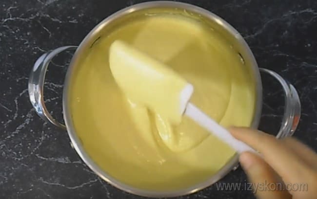 Очень вкусный крем для бисквитного торта со сгущенкой готов!