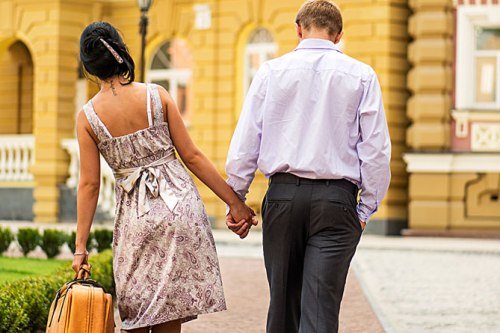 Овен поможет донести сумку
