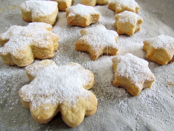 Вкусные булочки на сметане: особенности приготовления, рецепты и отзывы