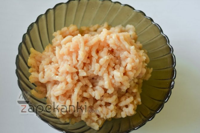 перекручиваем филе мясана мясорубку