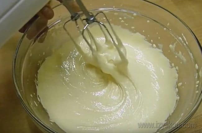 По этому рецепту получается очень вкусный крем для бисквитного торта.