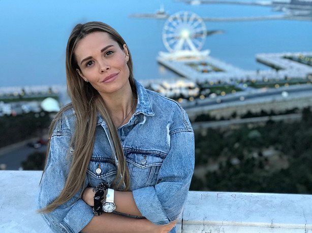 По словам самой актрисы, она много занималась спортом даже во время беременности