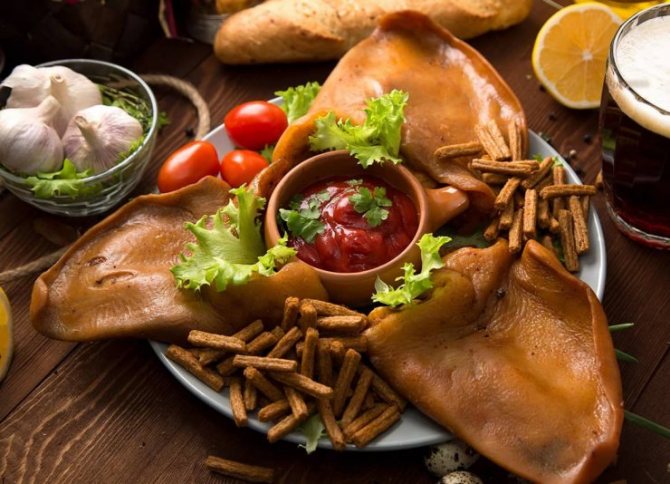 Как вкусно приготовить свиные уши: кулинарные способы и хитрости