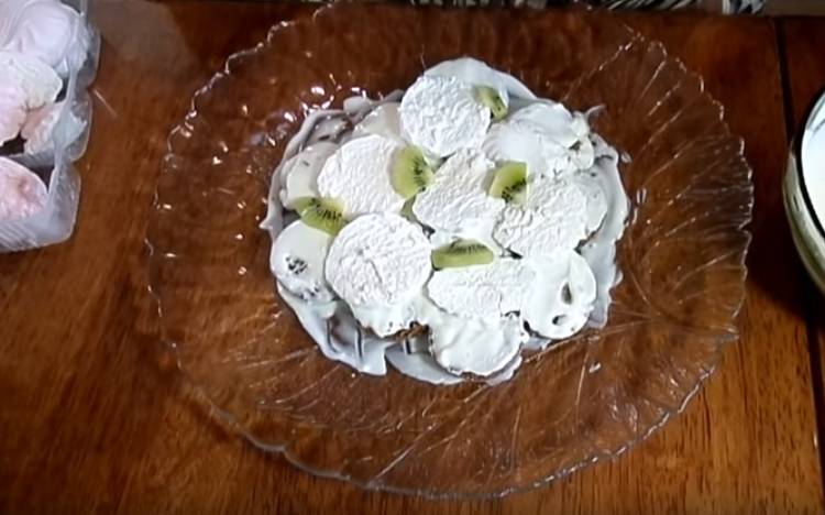 пряничный торт из зефира и киви