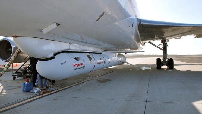 Ракета Pegasus XL, установленная под фезюляжем самолета Lockheed L-1011 TriStar Stargazer