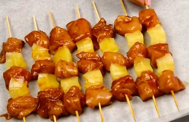Шашлык в духовке: 5 простых рецептов мягкого и сочного мяса + секрет маринада