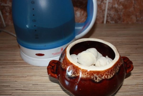 разложить пельмени