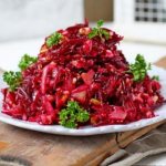 Рецепт салат из вареной свеклы. Салаты из вареной свеклы — 7 простых и очень вкусных рецептов