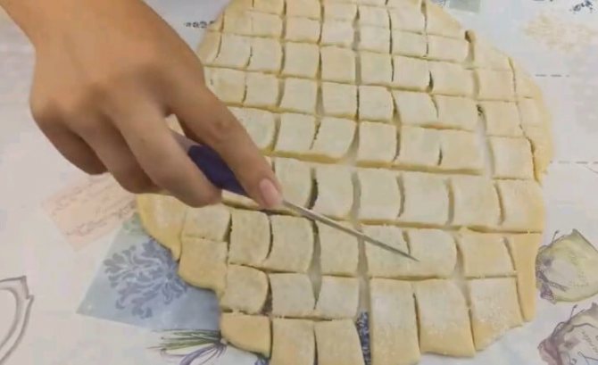 Вкусные булочки на сметане: особенности приготовления, рецепты и отзывы