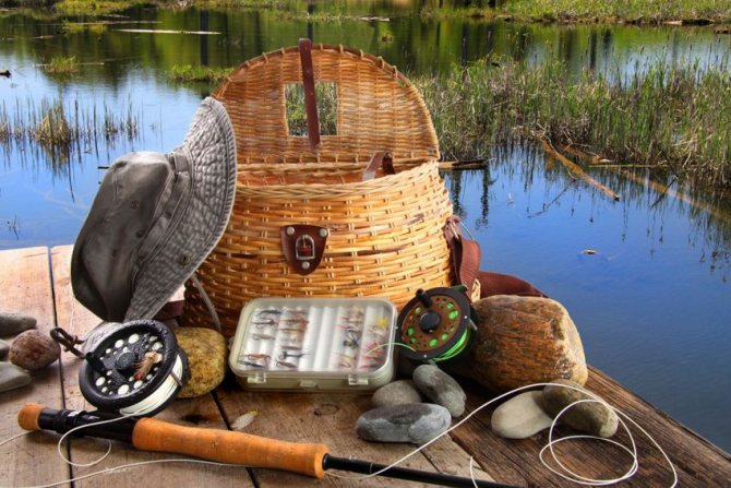 рыболовные снасти - что подарить на Новый 2020 год свекру