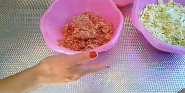 Пироги с мясом из дрожжевого теста в духовке — получаются мягкие, как пух