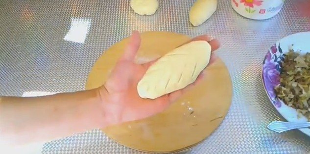 Пироги с мясом из дрожжевого теста в духовке — получаются мягкие, как пух
