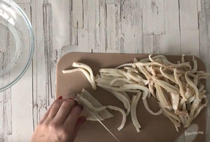 Салат с кальмарами — 12 самых вкусных и простых рецептов