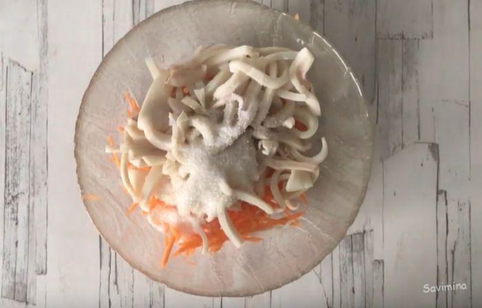 Салат с кальмарами — 12 самых вкусных и простых рецептов