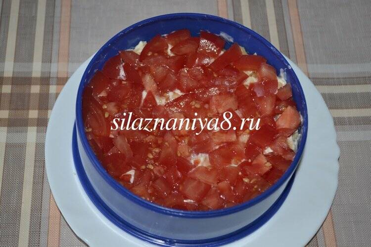 Салат с ананасом курицей сыром помидором
