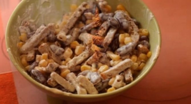 Салат с консервированной фасолью. 11 очень вкусных рецептов