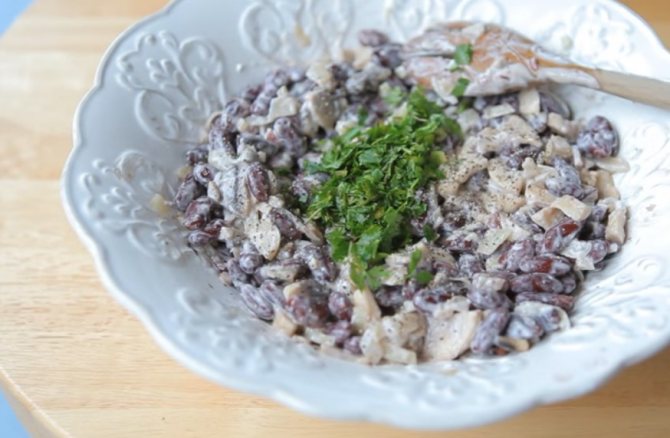 Салат с консервированной фасолью. 11 очень вкусных рецептов