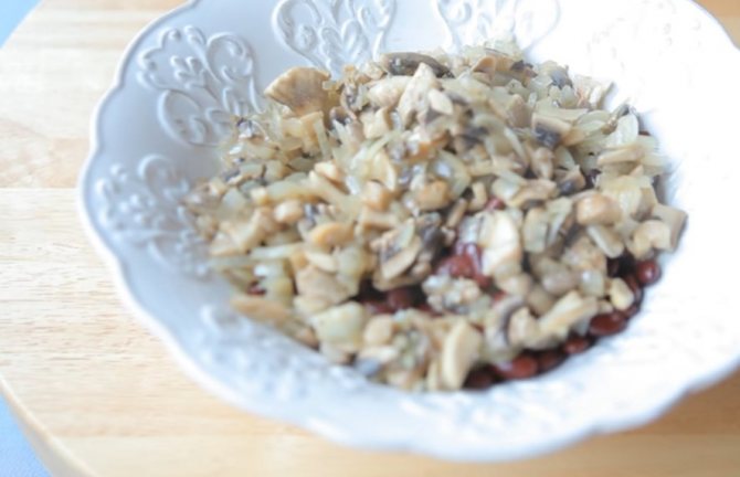 Салат с консервированной фасолью. 11 очень вкусных рецептов