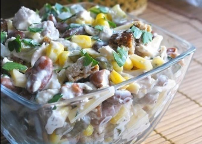 Салат с консервированной фасолью. 11 очень вкусных рецептов