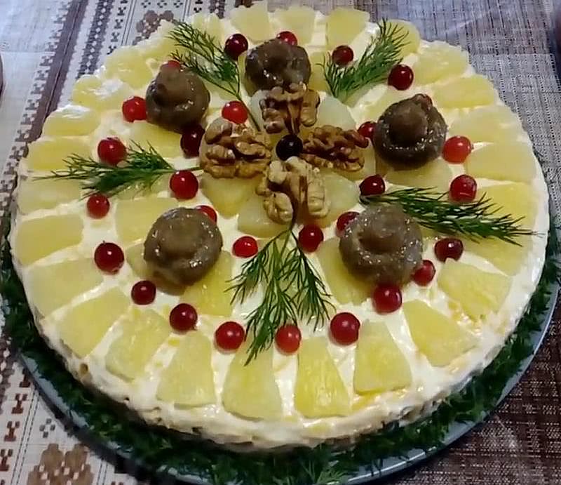 салат с курицей и шампиньонами