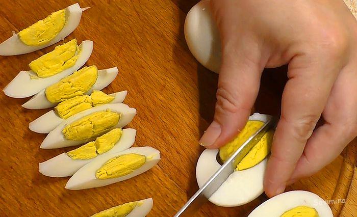 Салат с кальмарами — 12 самых вкусных и простых рецептов
