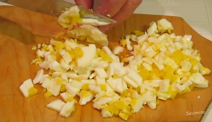 Салат с кальмарами — 12 самых вкусных и простых рецептов