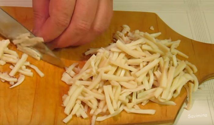 Салат с кальмарами — 12 самых вкусных и простых рецептов