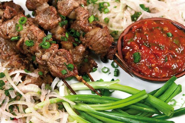 Шашлык в духовке: 5 простых рецептов мягкого и сочного мяса + секрет маринада