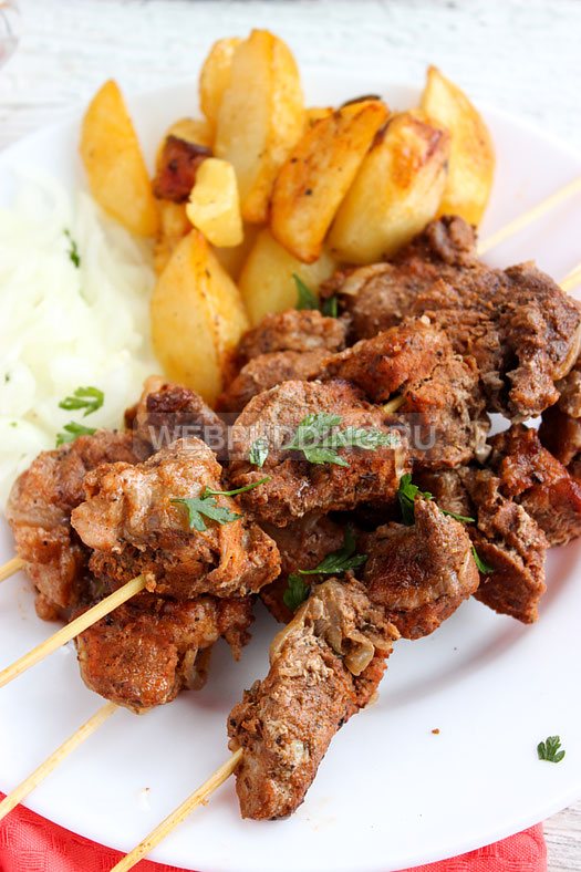 Шашлык в духовке: 5 простых рецептов мягкого и сочного мяса + секрет маринада