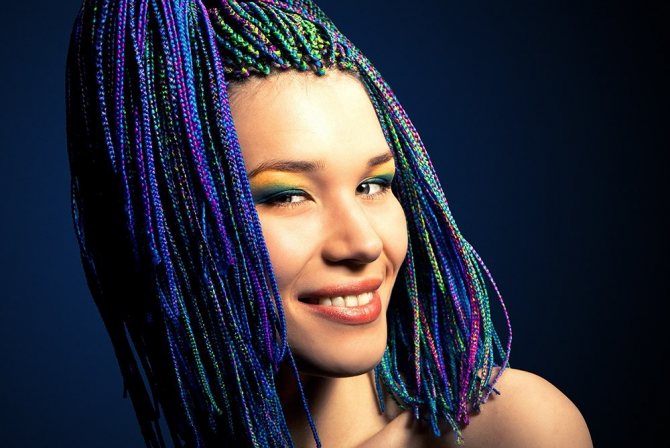 сколько держатся африканские косички