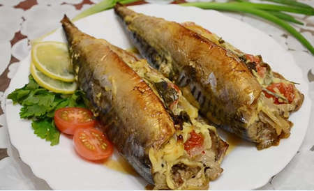 Скумбрия, запечённая целиком