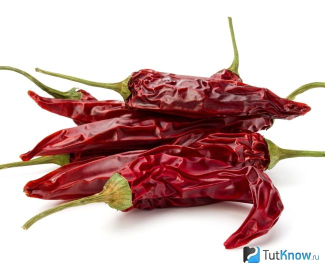 Сушеный красный перец для приготовления маски