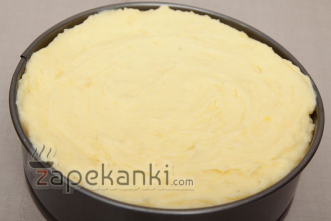 сверху снова картофельное пюре