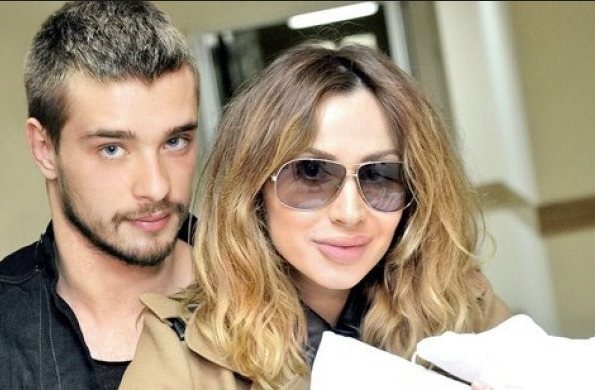 Светлана Лобода и Андрей Царь с Евой на руках (выписка из роддома)