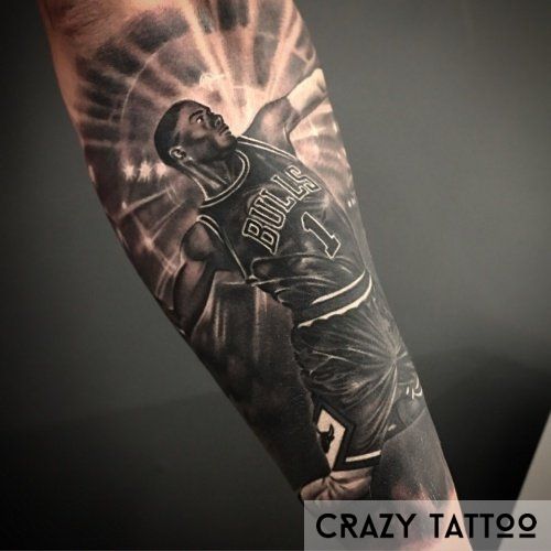 Тату с римскими цифрами на груди CrazyTattoo