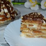 Торт из пряников без выпечки с бананом и сметаной