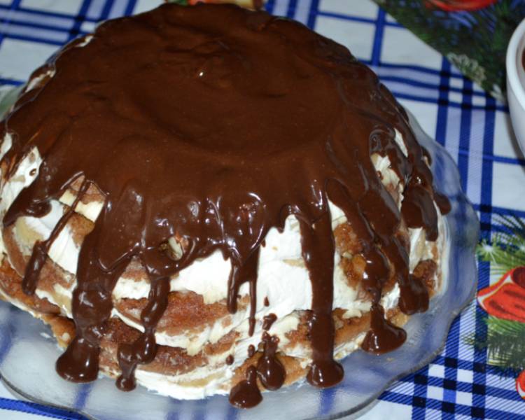 Торт из пряников без выпечки с бананом и сметаной