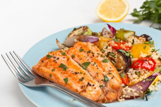 Рыба, запеченная с овощами в духовке — 5 вкусных и полезных рецептов в фольге и рукаве
