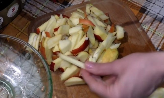 Как быстро и легко разрезать тыкву, если она жесткая