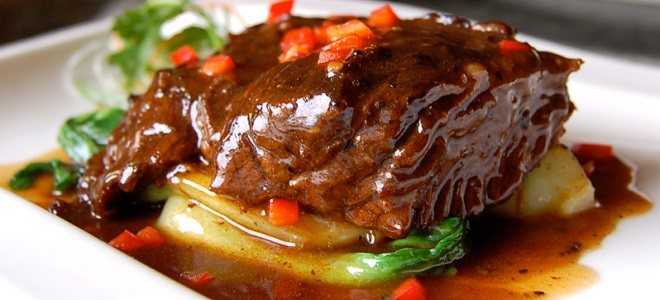 Тушеное мясо