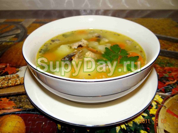 Уха с сайрой и овощами