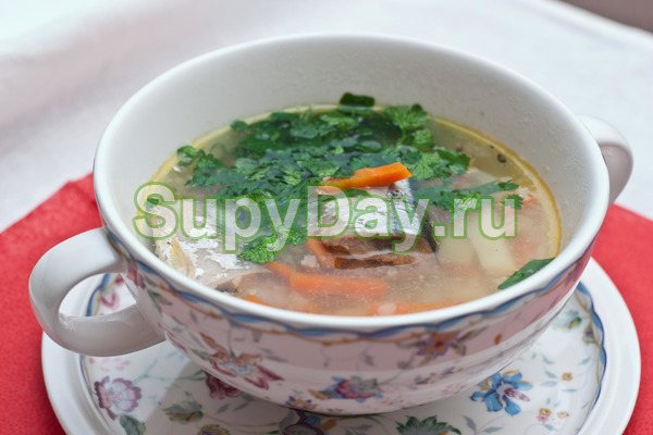 Уха с сайрой и рисом