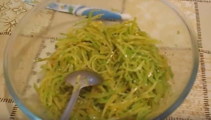 Как быстро и вкусно приготовить салат из черной редьки