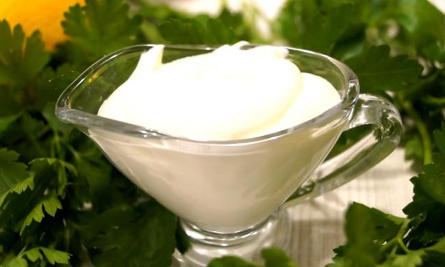 Диетические соусы для салатов: когда «вкусно» не означает «калорийно»